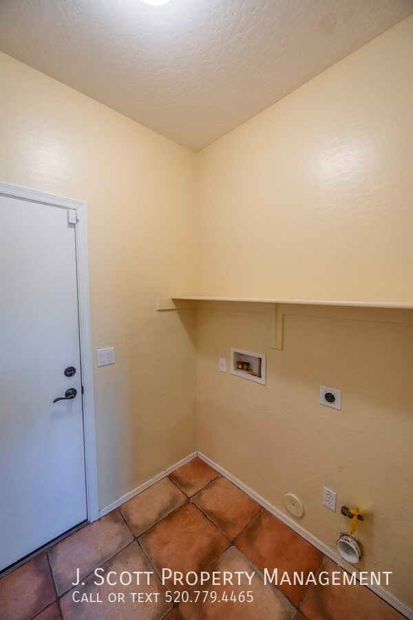 Building Photo - 10350 S 182nd Ave