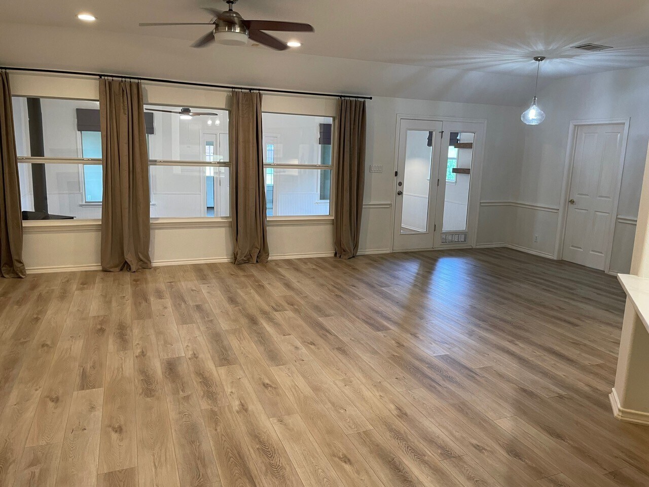 Living Room - 220 Northcross Rd