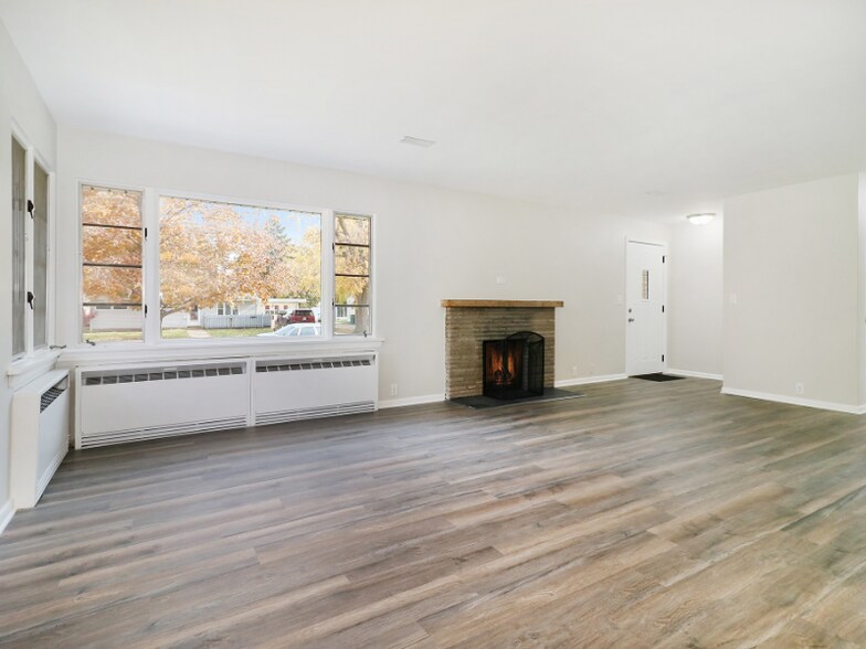 Building Photo - 1005 Barthelme Ave