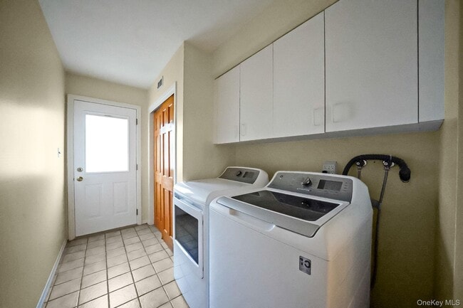 Building Photo - 386A Glen Cove Ave