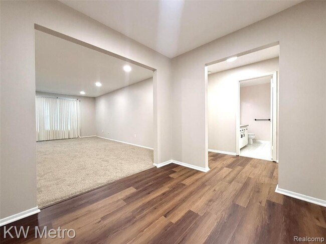 Building Photo - 27654 Echo Valley W