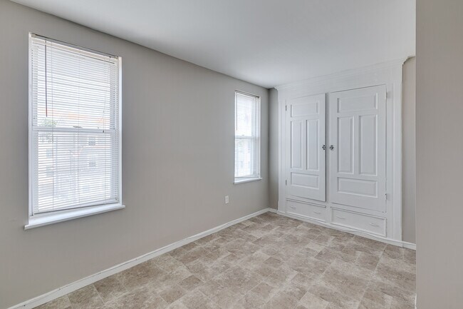 Building Photo - 6602 Ridge Ave
