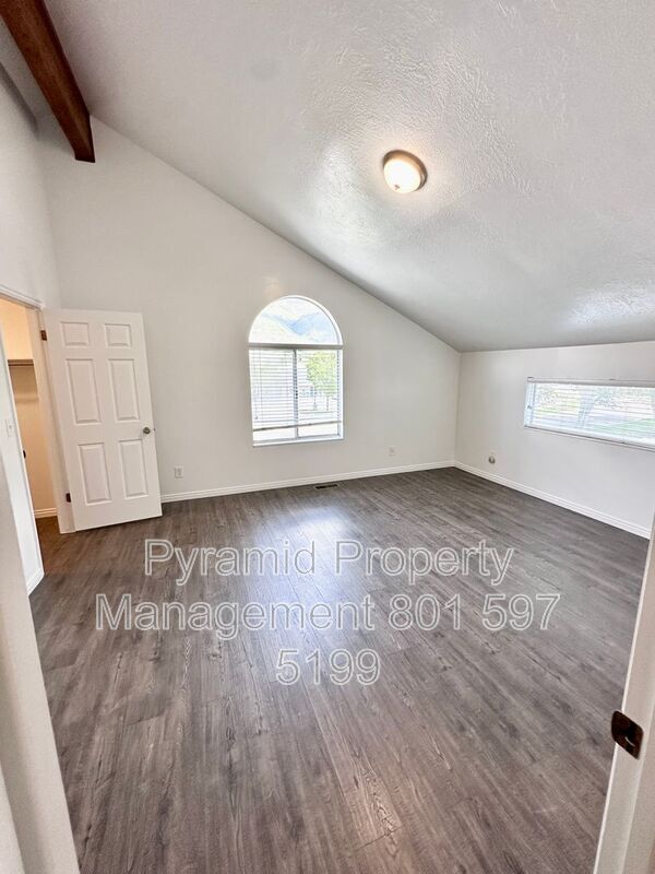 Building Photo - 1099 Shepard Ln