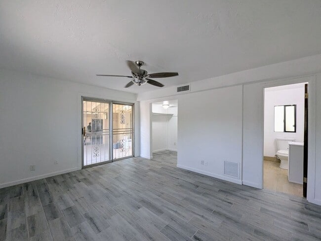 Building Photo - 2443 E Earll Dr