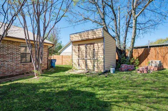 Building Photo - 304 Oak Dr
