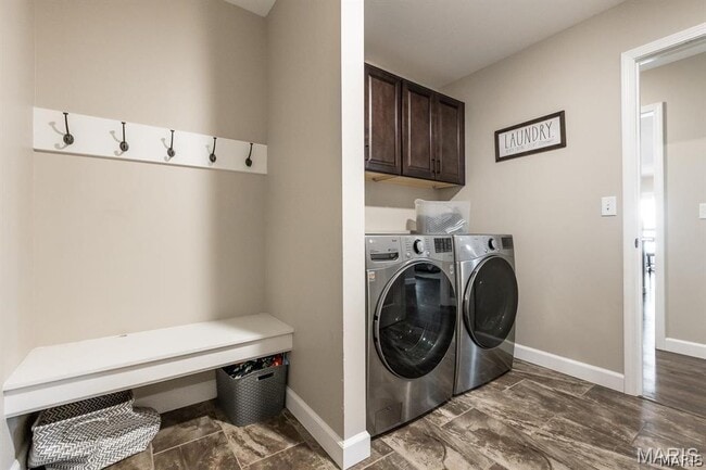 Building Photo - 3505 Chippewa Dr