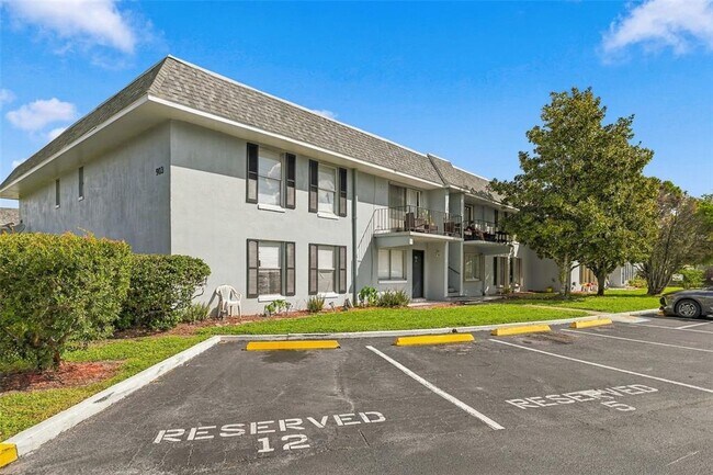 Building Photo - 905 W Oak Ridge Rd