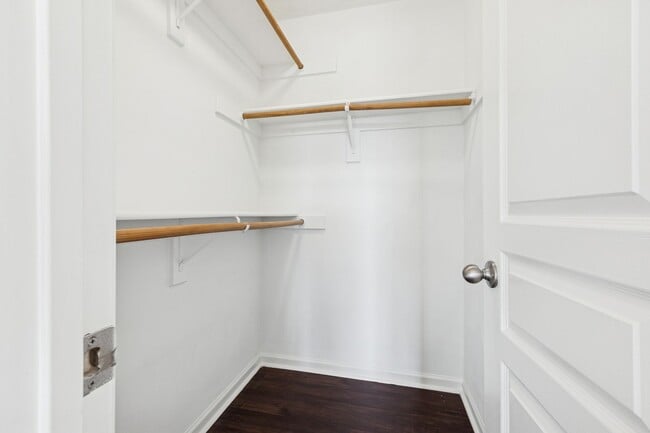 Building Photo - Suffolk Condo- Ready for move in