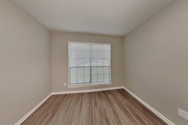 Building Photo - 8415 Sparkling Springs Dr