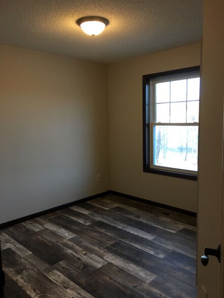 Building Photo - 1905 6th Ln SE