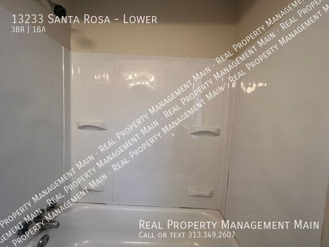 Building Photo - 13233 Santa Rosa Dr