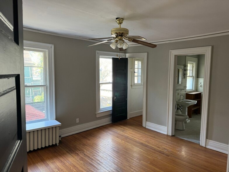 Bedroom - 2418 Robinwood Ave