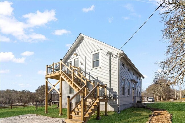 Building Photo - 55 E Main Rd