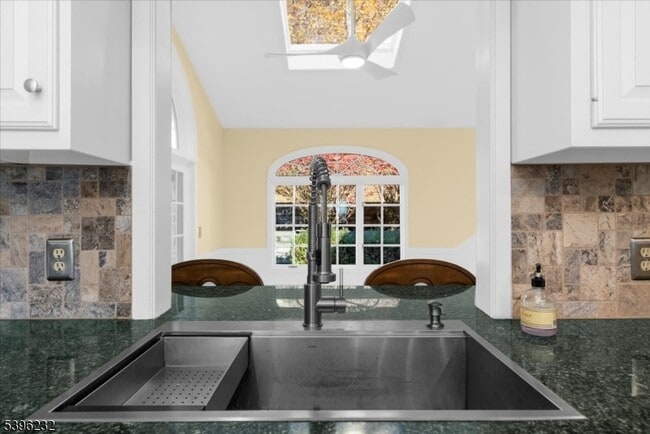 Building Photo - 21 Country Pl