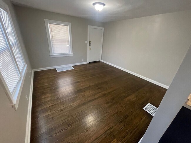 Building Photo - 4522-4524 Evanston Ave