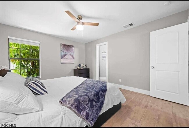 Building Photo - 2206 SE 4th St