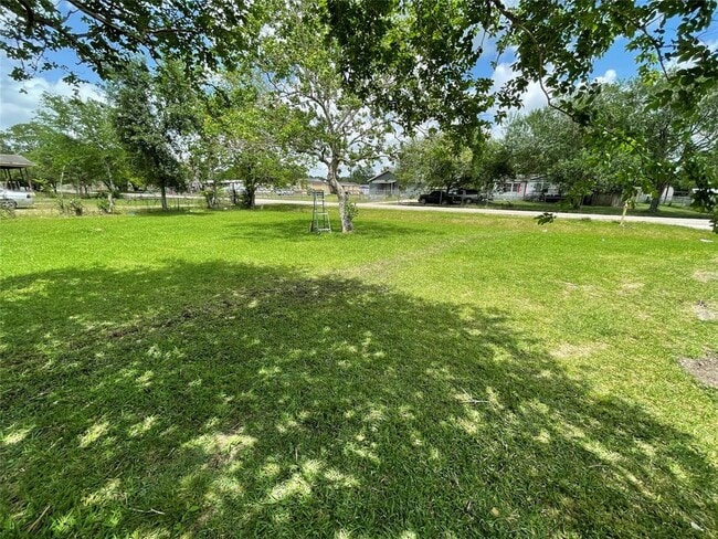 Building Photo - 2734 Ash Rd