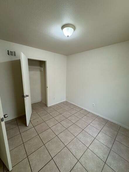 Building Photo - 1405 Donaldson Ave