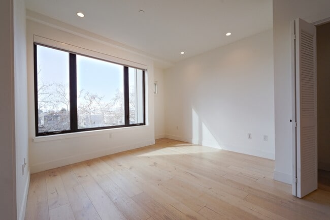 Building Photo - 2747 San Pablo Ave