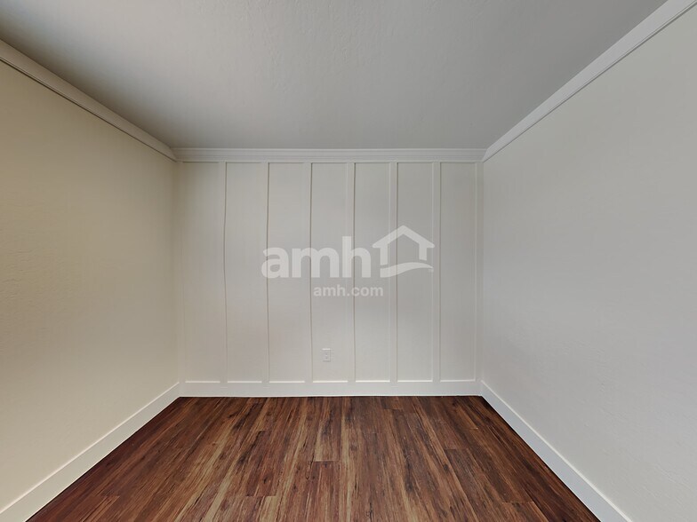 Building Photo - 7457 E Laguna Azul Ave