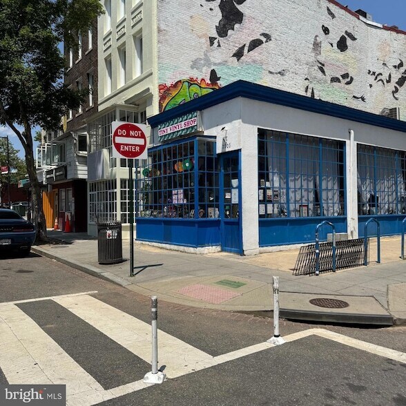 Building Photo - 2380 Champlain St NW