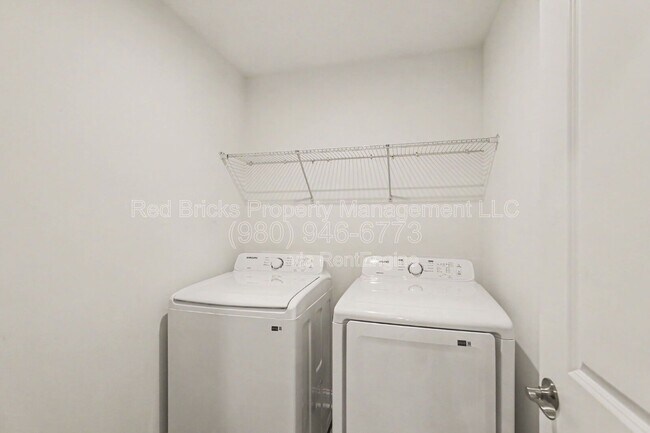 Building Photo - 15020 Sycamore Crossing Ct