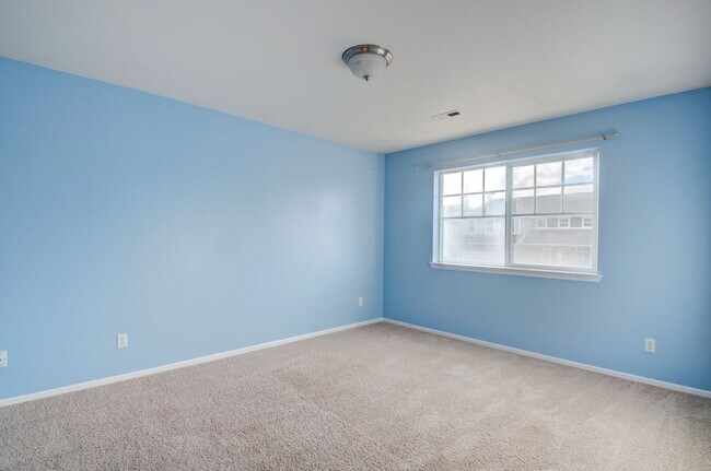 Building Photo - 5-Bedroom Home with Primary Bedroom on Main Floor