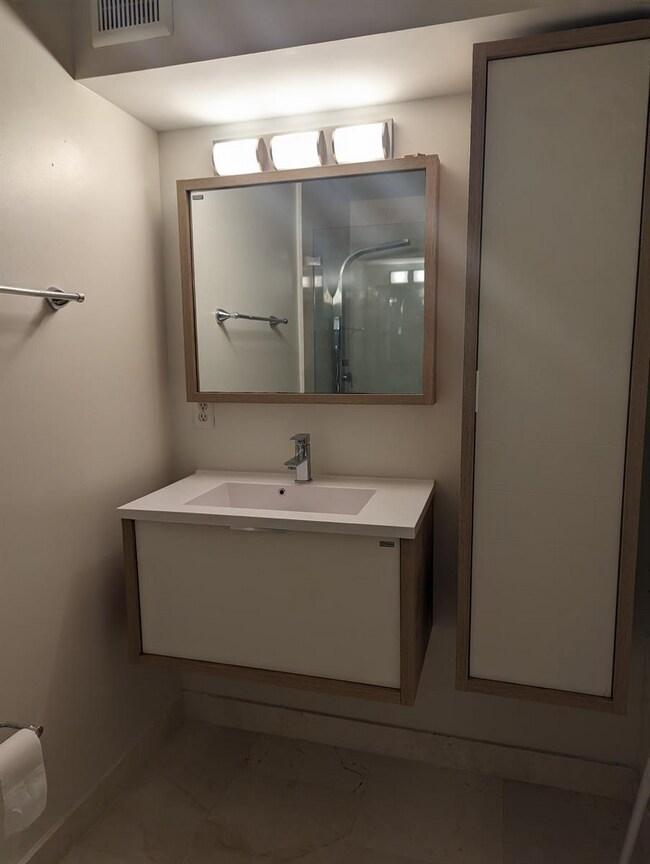 Building Photo - 4102 Forest Dr