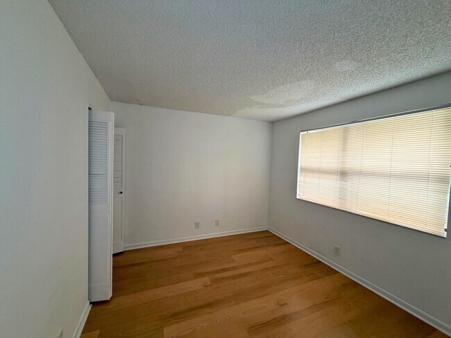 Building Photo - 1244 S Military Trail