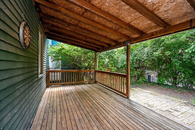 Building Photo - 2317 Stratford Ave