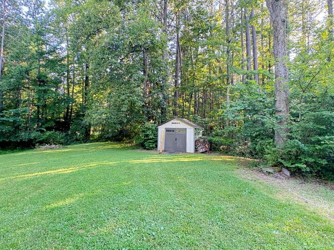 Building Photo - Spacious Multi-Generational Home on 3 Acre...