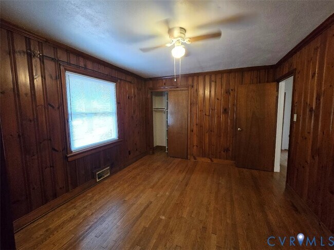Building Photo - 2813 Clarendon Dr