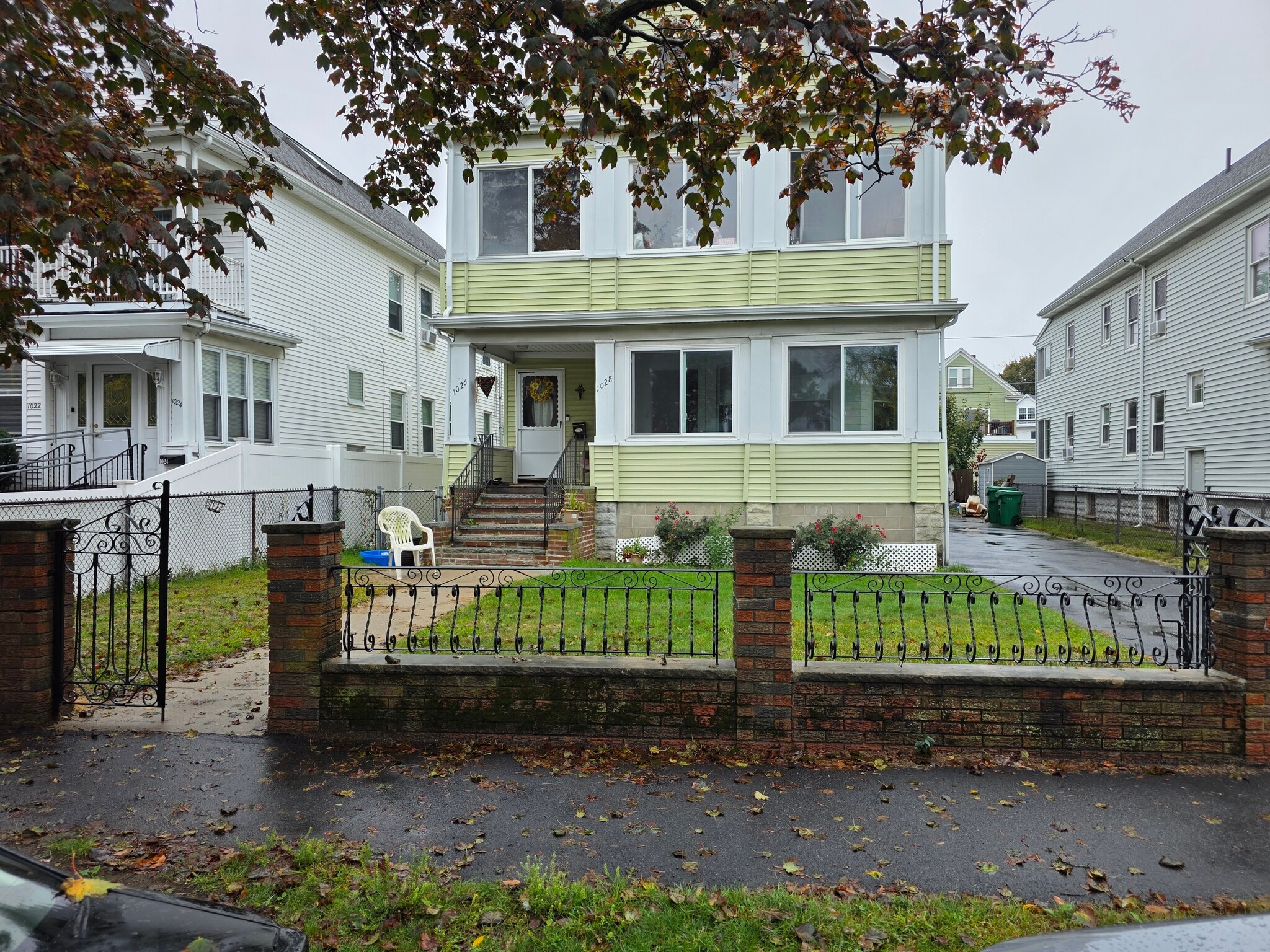 Building Photo - 1028 Fellsway