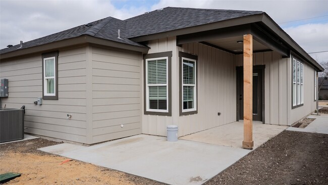 Building Photo - 380 N Dallas St