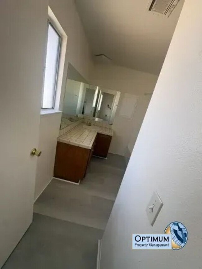 Building Photo - 15286 Del Norte Dr