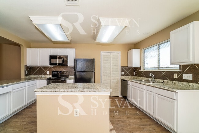 Building Photo - Carve Out a Great Life Here!