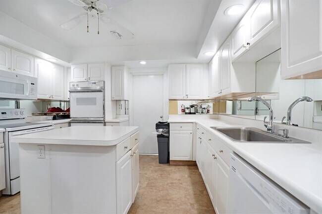 Building Photo - 3900 Galt Ocean Dr