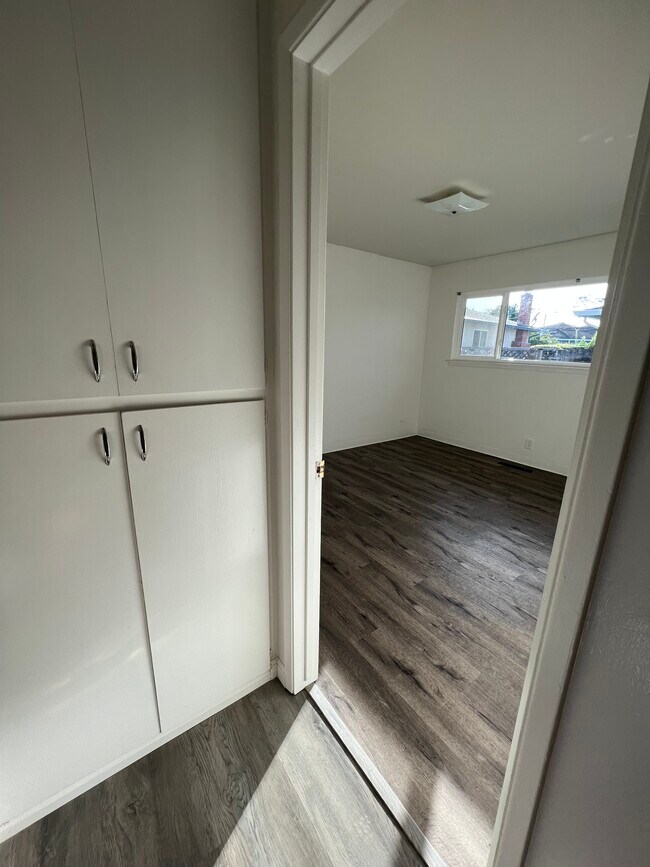 Building Photo - 37747 Argyle Rd