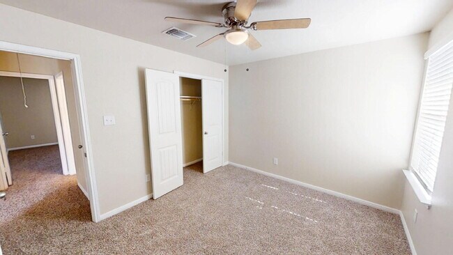 Building Photo - "Spacious 4-Bedroom Killeen Gem with Elega...