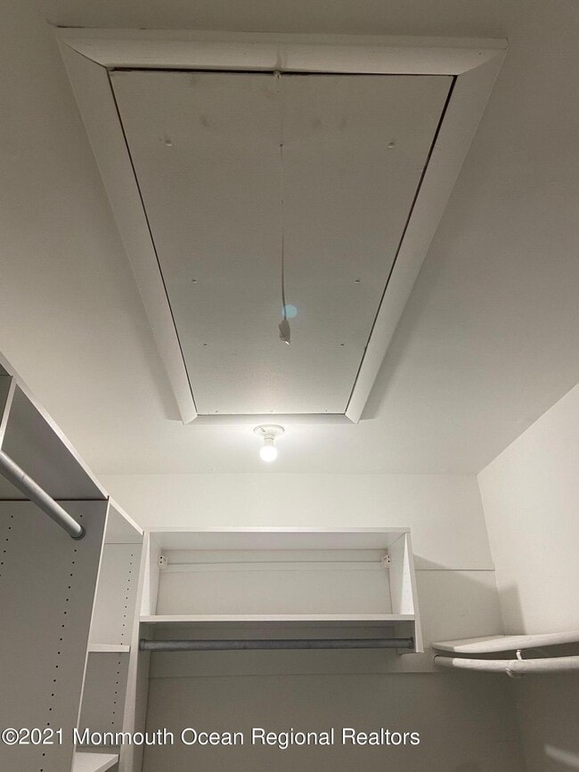 Building Photo - 438 Oak Knoll Dr