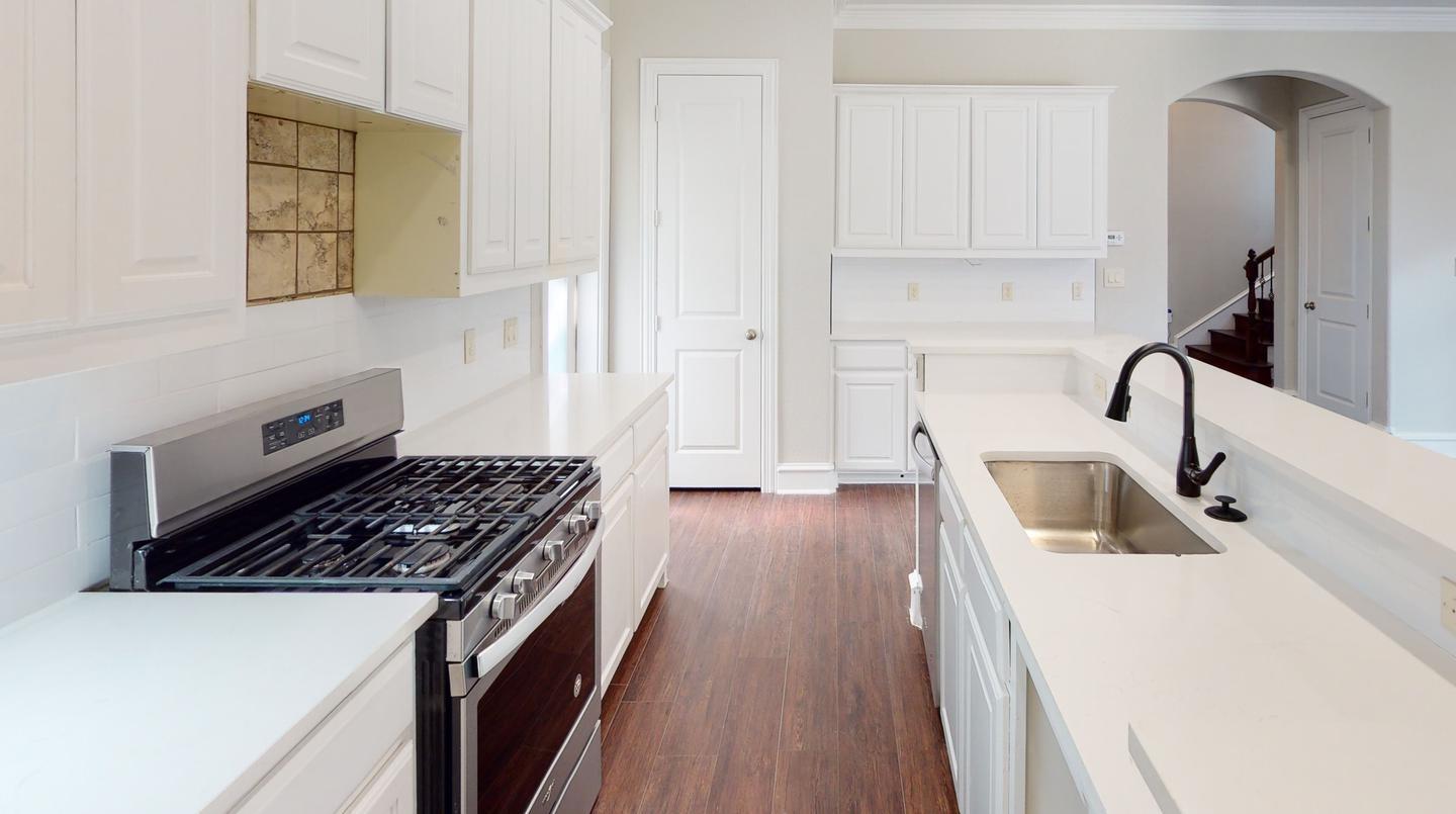 Building Photo - Gorgeous M Streets townhome with great rooftop deck