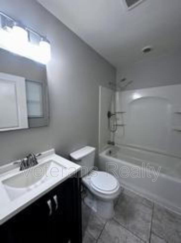 Building Photo - 113 Alverado Dr