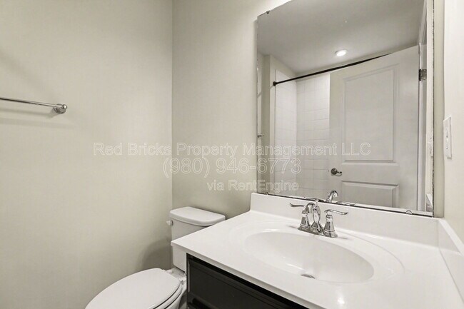 Building Photo - 11007 Discovery Dr NW