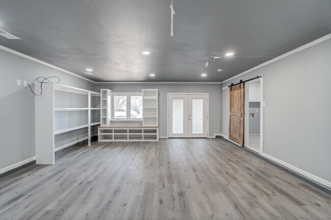 Building Photo - Spacious 3 bed 2 bath with Large Bonus Room!!