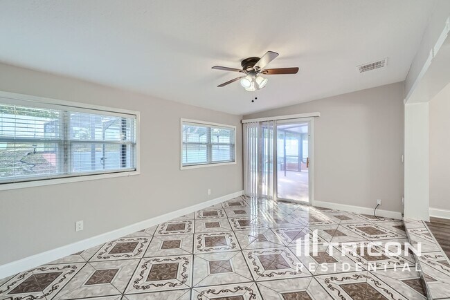 Building Photo - 7025 Fairlawn St