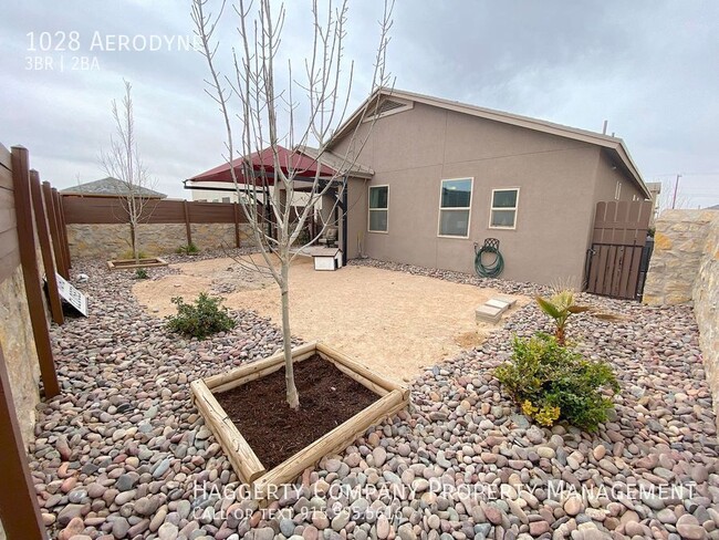 Building Photo - 1028 Aerodyne-