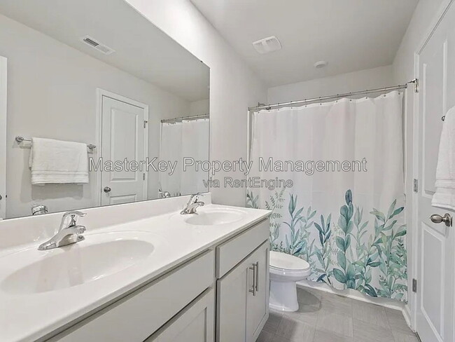 Building Photo - 633 Birchhead Dr