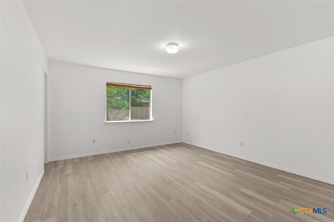 Building Photo - 112 James Lin Cir