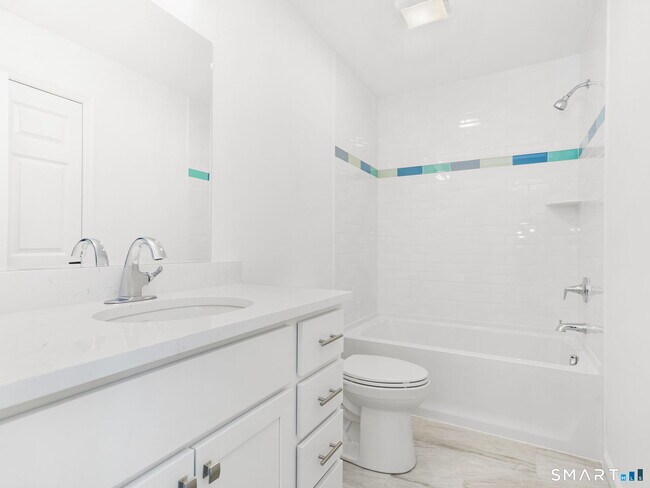 Building Photo - 1974 Kings Hwy