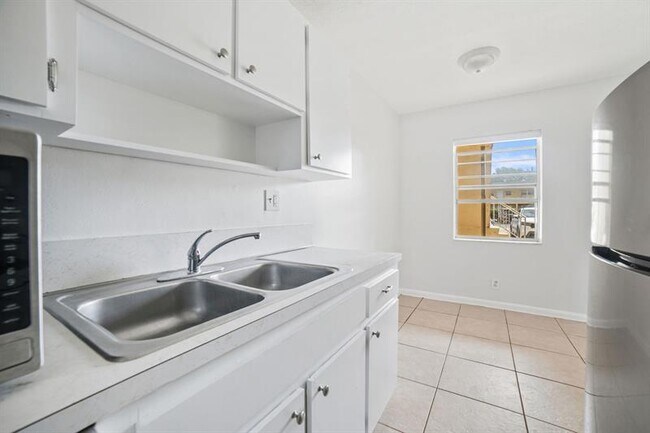 Building Photo - 461 Sunshine Dr